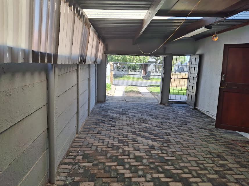 3 Bedroom Property for Sale in Electric City Western Cape